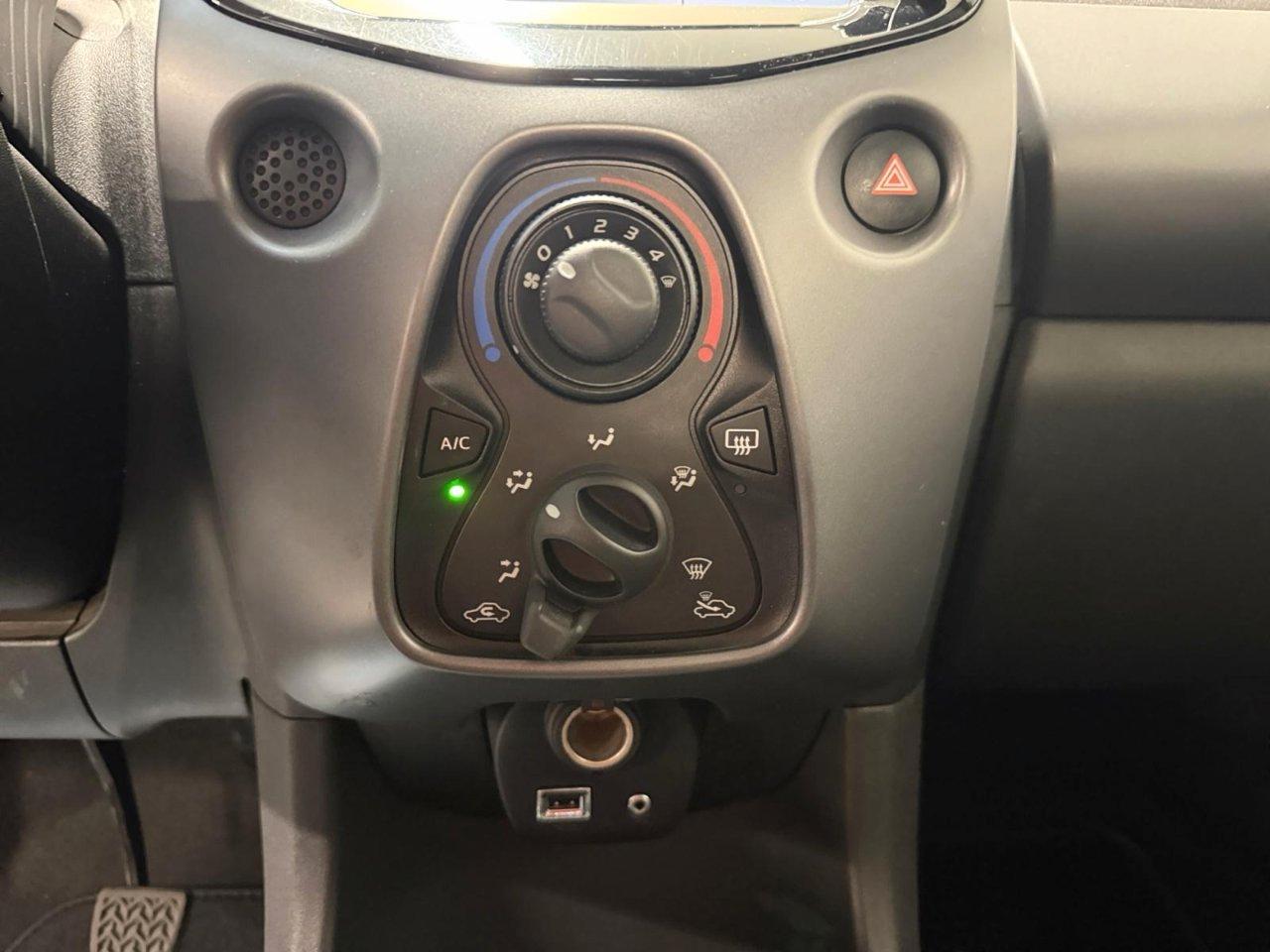 Toyota Aygo 5 Porte Aygo 5p 1.0 x-business m-mt 72cv
