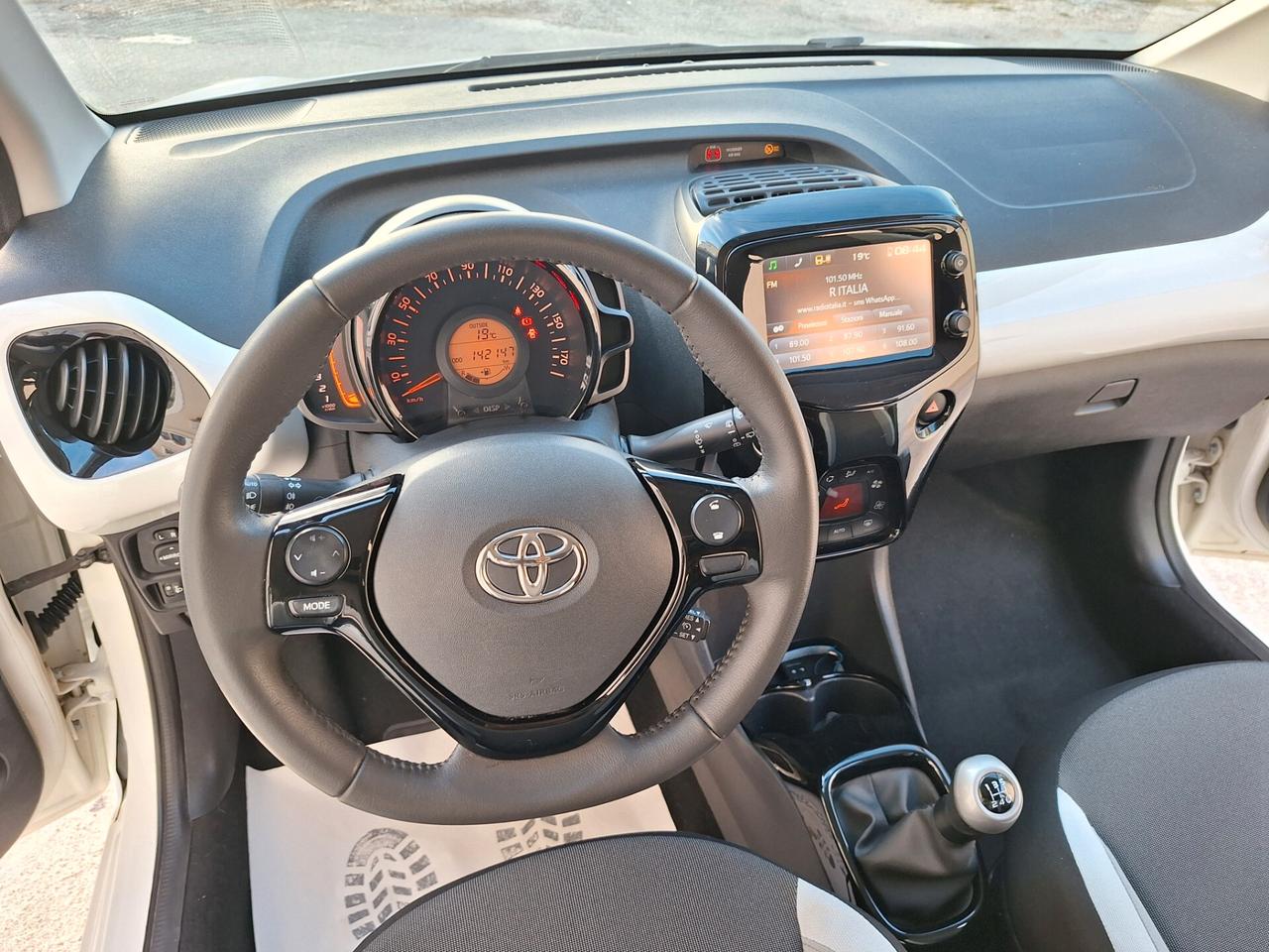 Toyota Aygo 1.0 5 porte x-play PERFETTA FULL