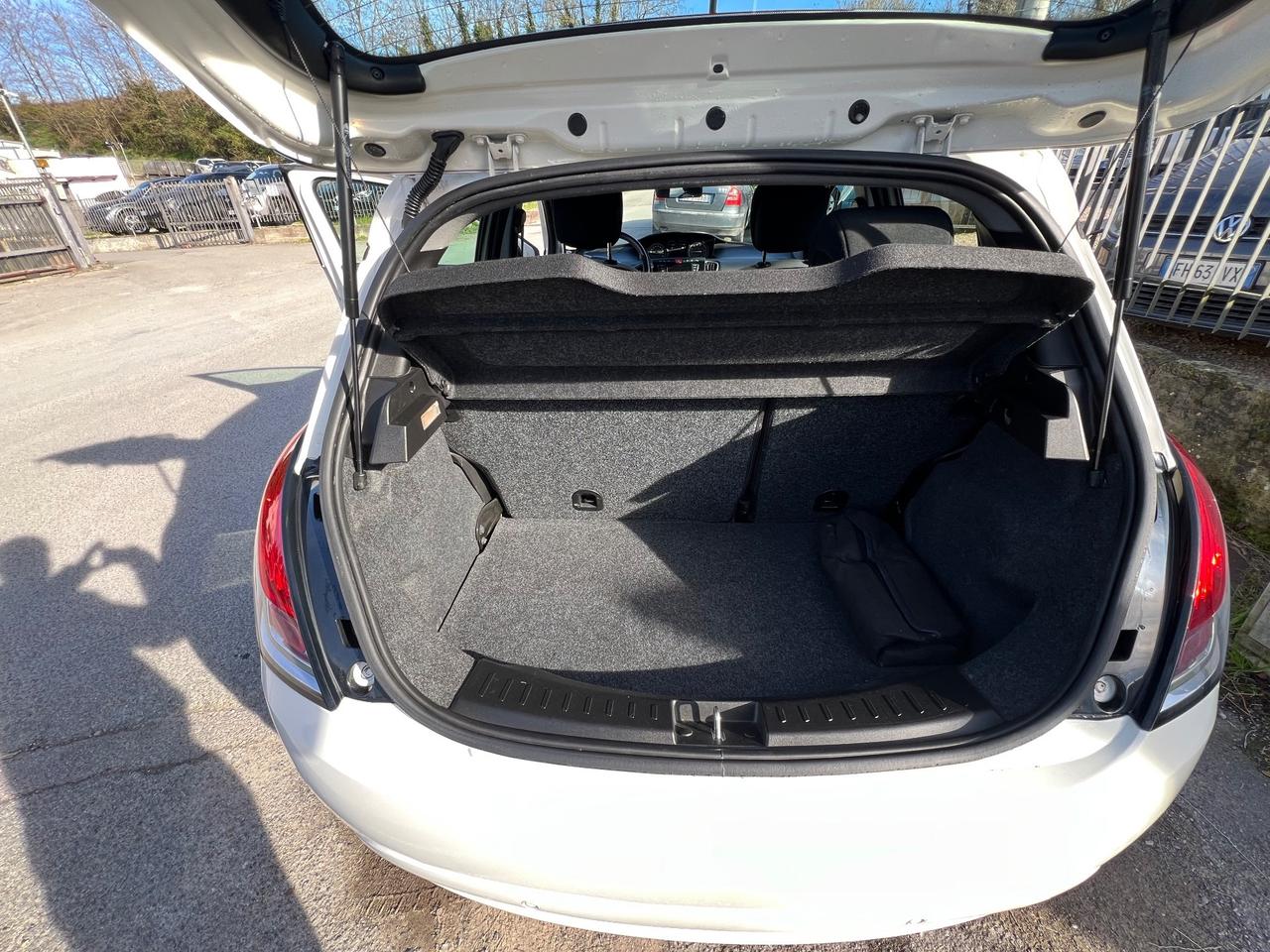 Lancia Ypsilon 1.2 69 CV 5 porte GPL Ecochic Silver