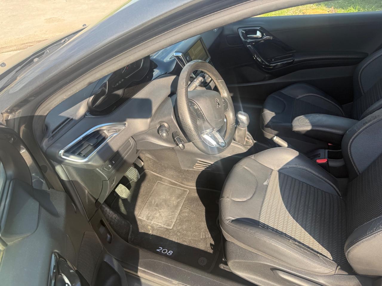 Peugeot 208 1.4 HDi 68 CV 3 porte Allure