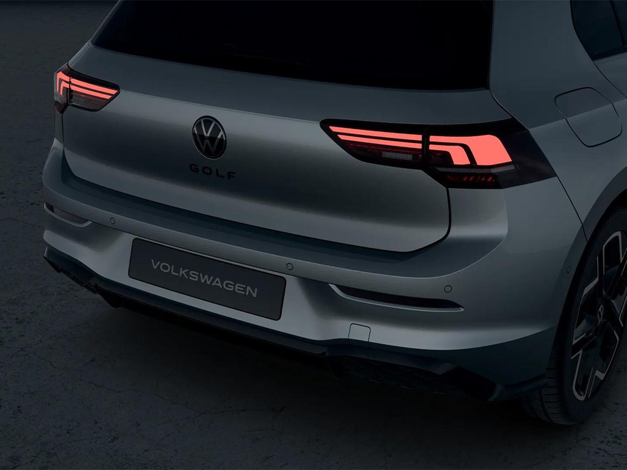 Volkswagen Golf 2.0 tdi r-line plus 150cv dsg
