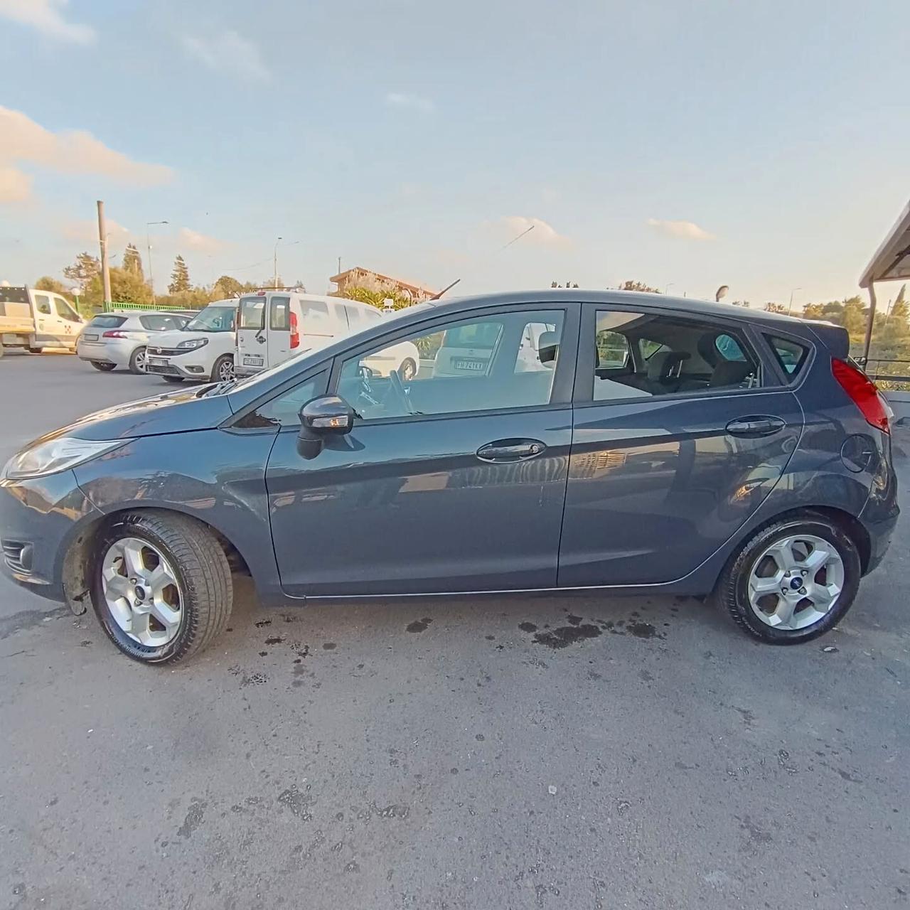 Ford Fiesta 1.5 TDCi 75CV ok NEOPATENTATI