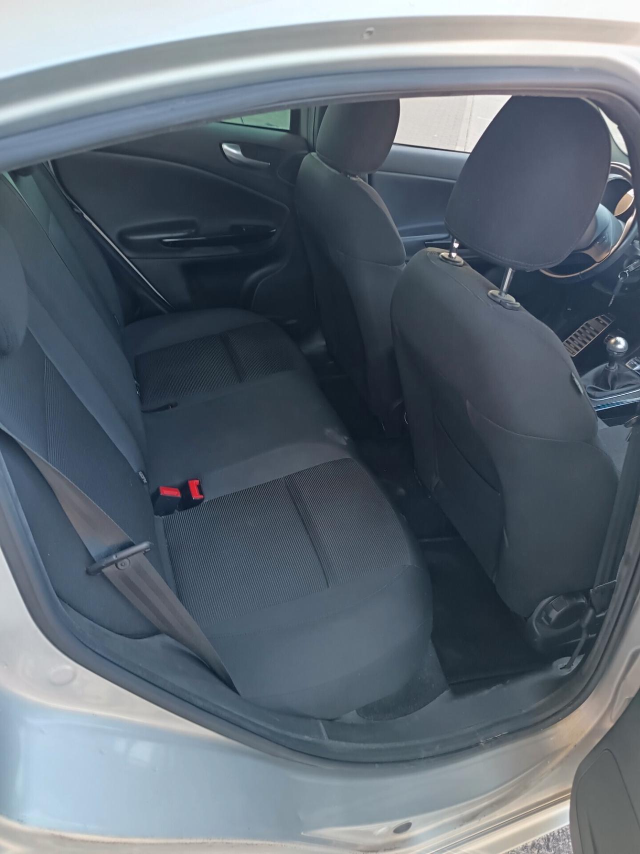 Alfa Romeo Giulietta 2.0 JTDm-2 140 CV Distinctive ok neo patente