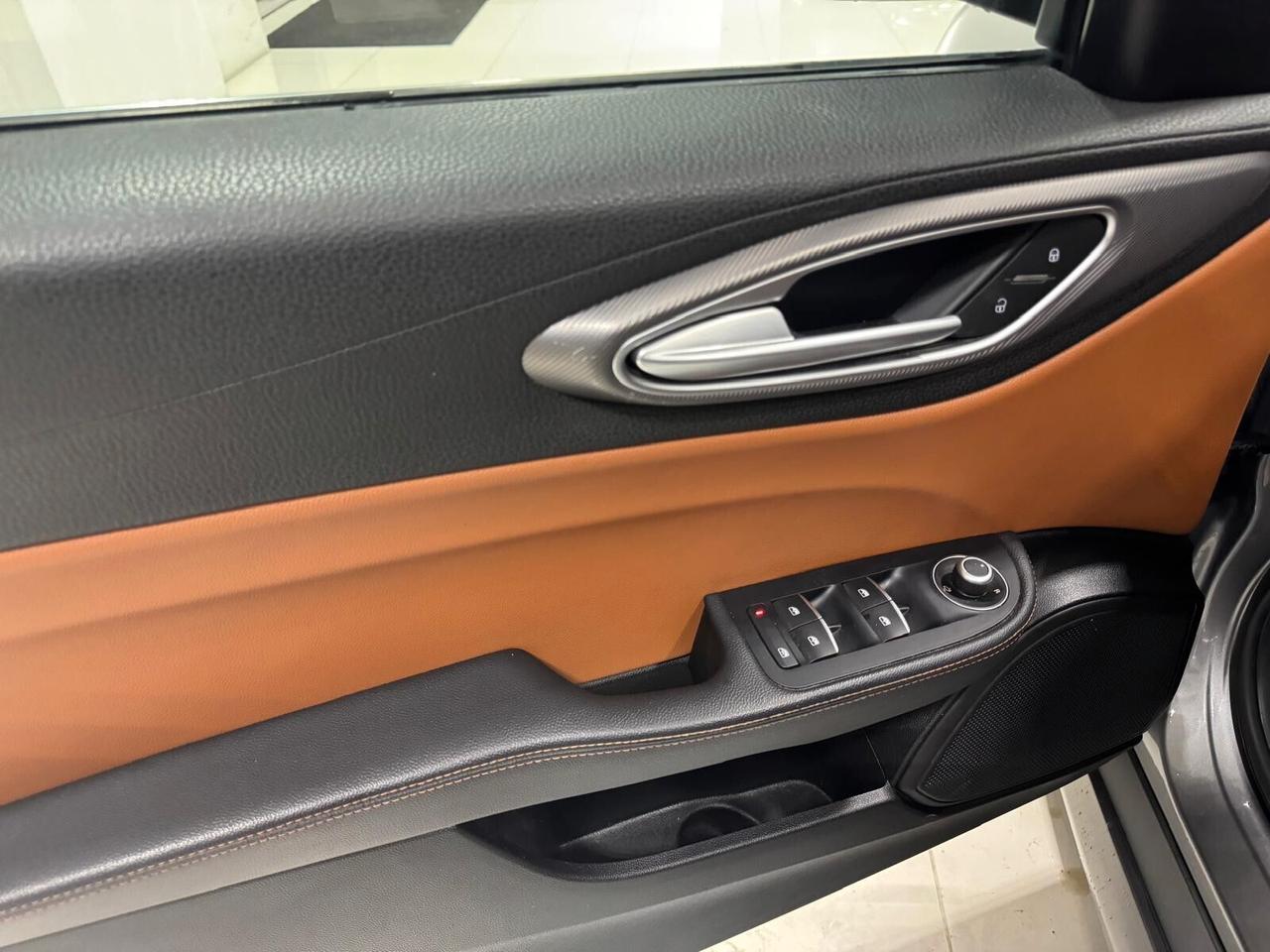 Alfa Romeo Giulia 2.2 Turbodiesel 210 CV AT8 AWD Q4 Veloce