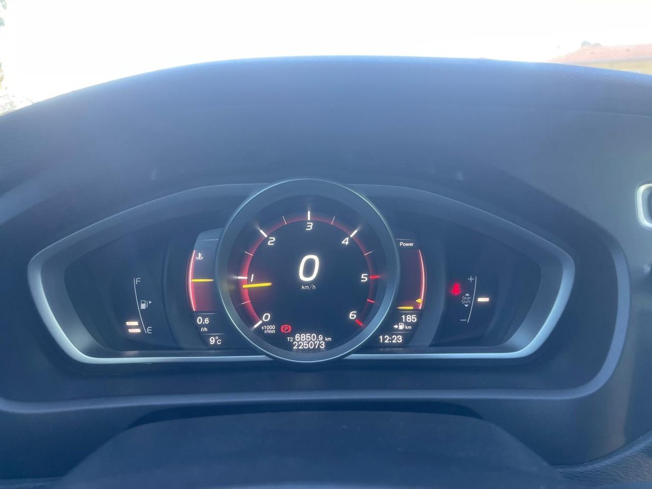 Volvo V40 D2 R-design