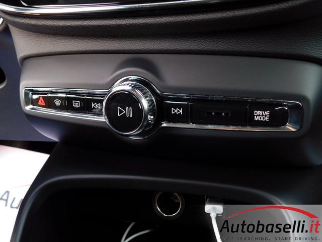 VOLVO XC40 2.0T4 190CV GEARTRONIC MOMENTUM AUTOMATICA