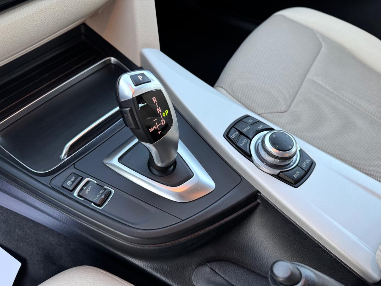 BMW 320d Automatic Touring XDRIVE - Navi 17