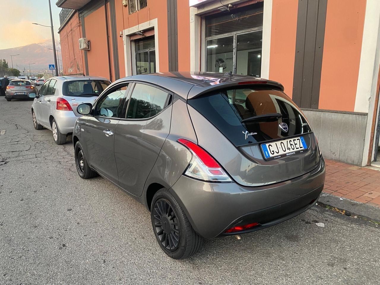 Lancia Ypsilon 1.0 5 porte Hybrid Ecochic Gold