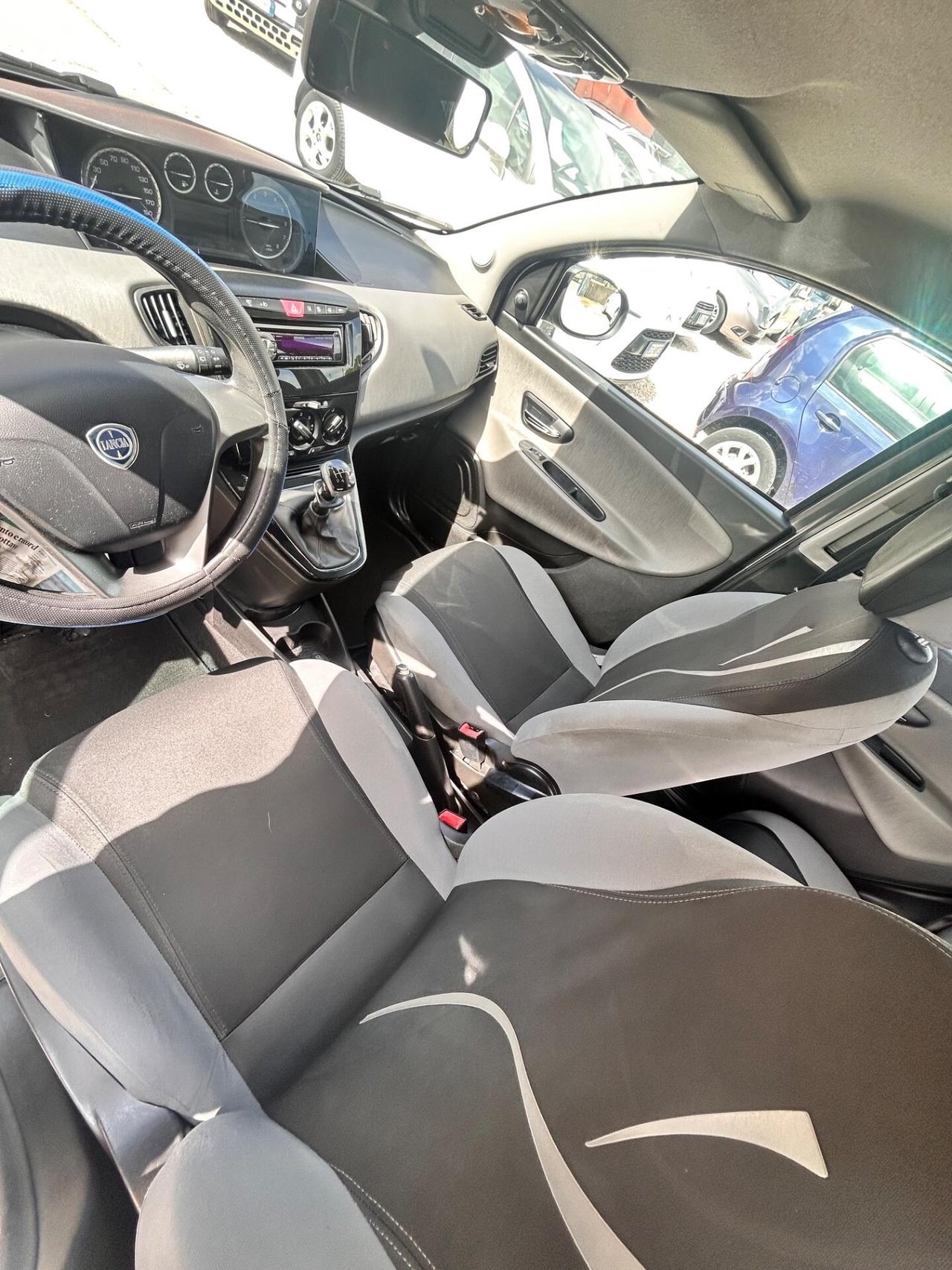 Lancia Ypsilon 1.2 69 CV 5 porte S&S Platinum