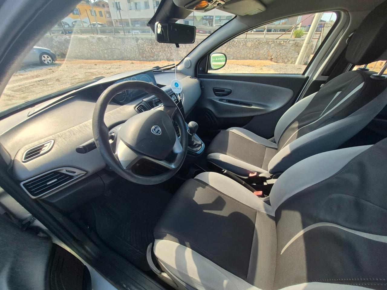 Lancia Ypsilon 1.2 69 CV 5 porte GPL Ecochic Silver
