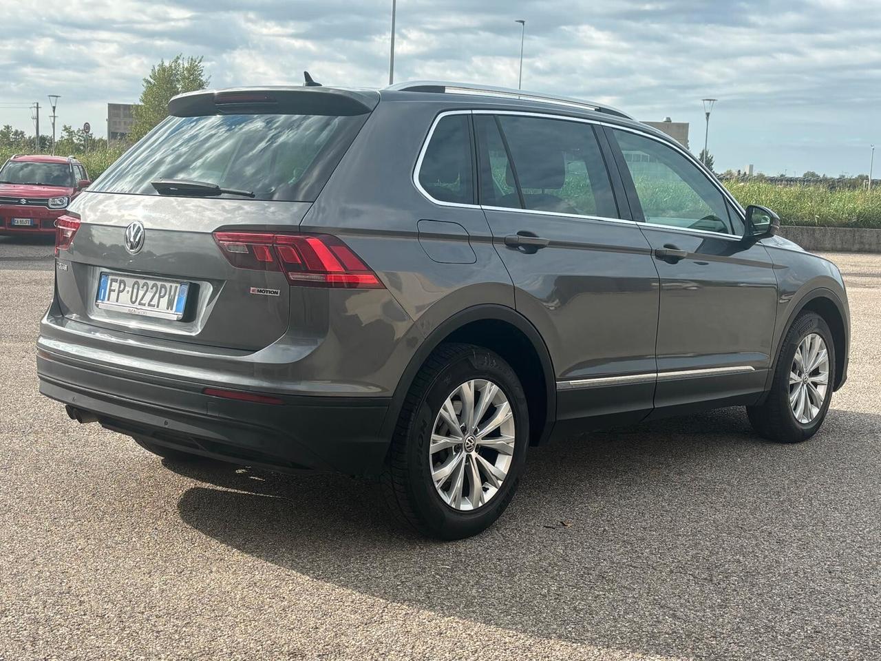 Volkswagen Tiguan 2.0 TDI SCR DSG 4MOTION Business BMT