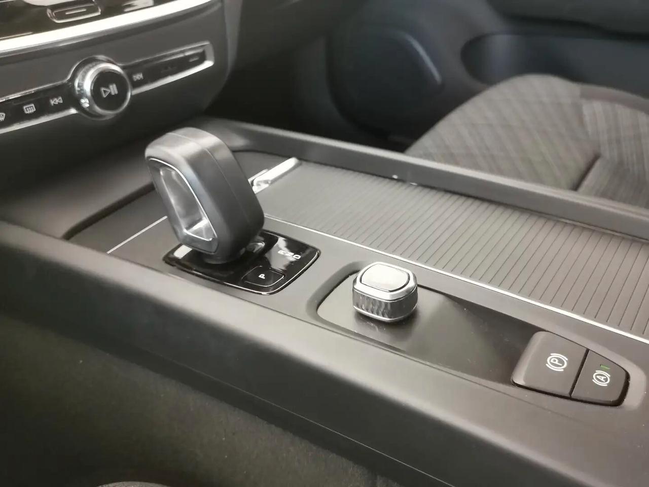 Volvo V60 B4 (d) Geartronic Momentum Business
