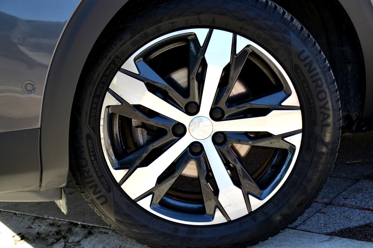 Peugeot 5008 1.5 HDi 130CV 7POSTI AUT.+NAV+LED+RCAM+PELLE+PDC