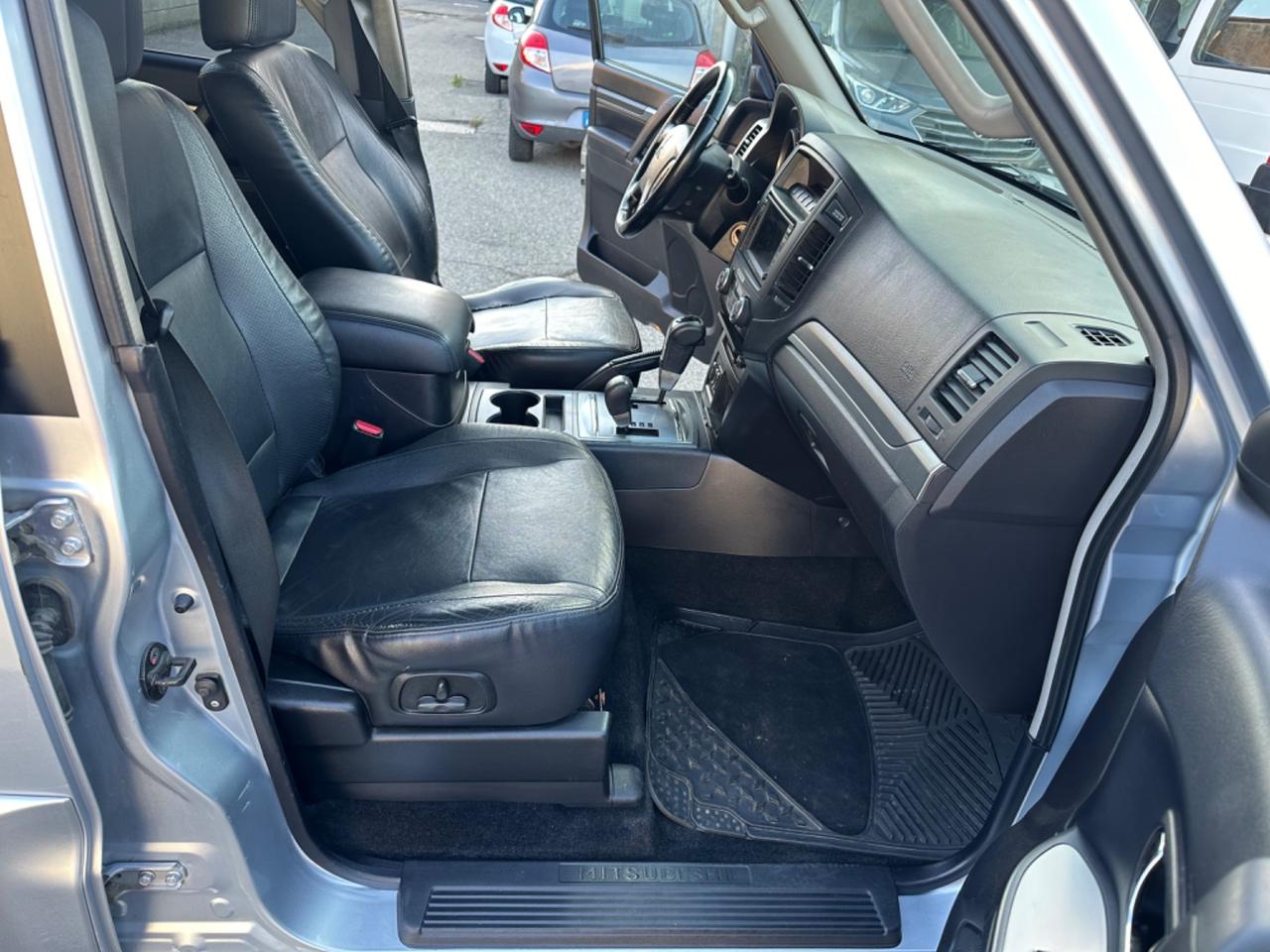 Mitsubishi Pajero 3.2 AUT. 7 POSTI GANCIO TRAINO