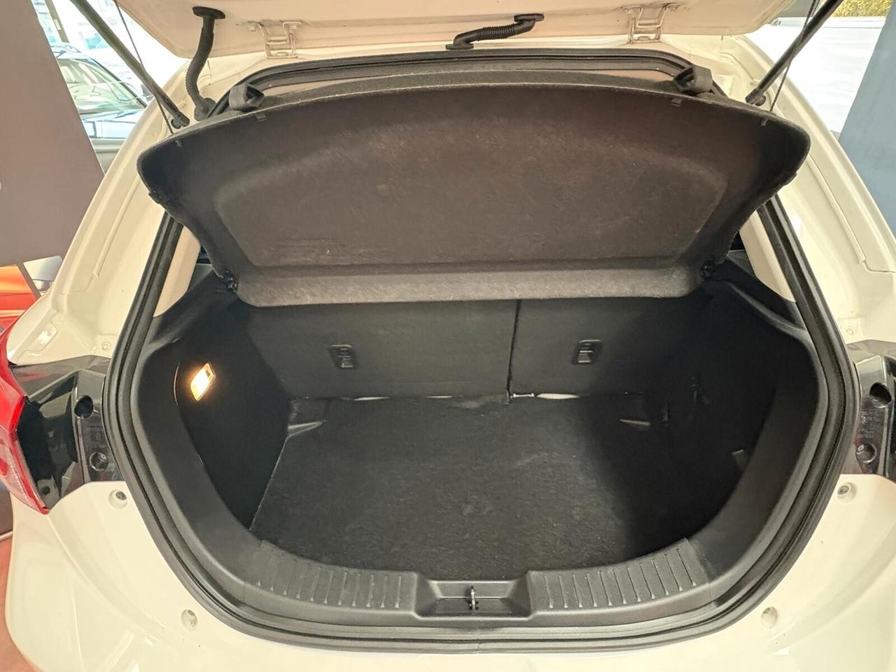 MAZDA 2 serie 3 Benzina 1.5 CV 75 per NEOPATENTATI Km 91.268 tagliandati Garanzia 12 mesi