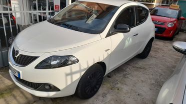 Lancia Ypsilon 1.0 FireFly 5 porte S&S Hybrid Silver A 169€ AL MESE