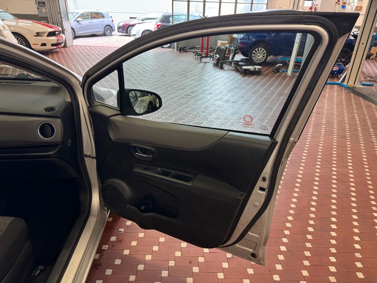 Toyota Yaris 1.0 5 porte Active - UNICO PROPRIETARIO