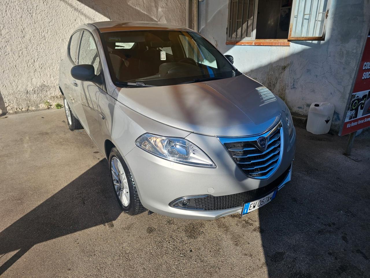 Lancia Ypsilon 0.9 TwinAir 85 CV 5 porte Metano Ecochic Gold