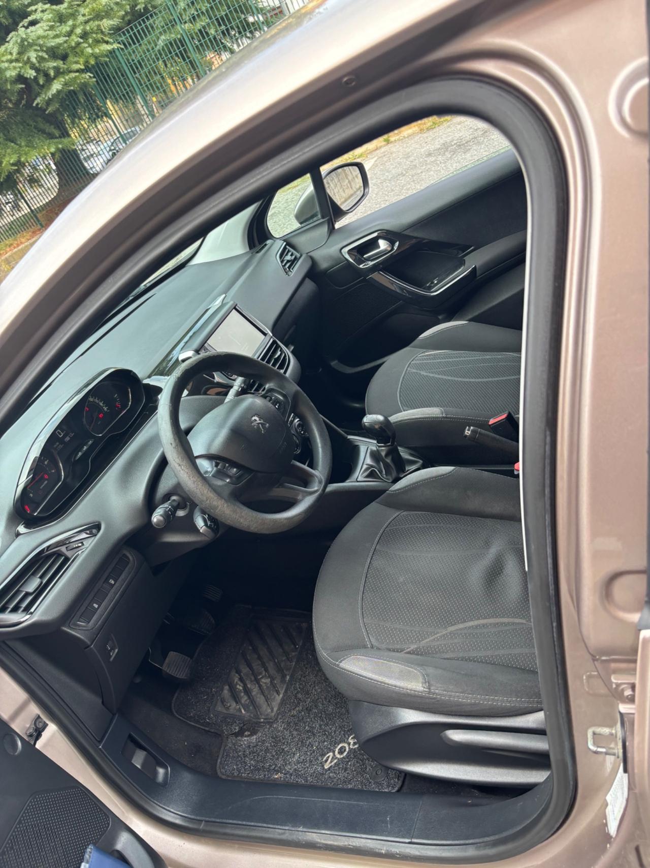 Peugeot 208 PureTech 82 5 porte Allure