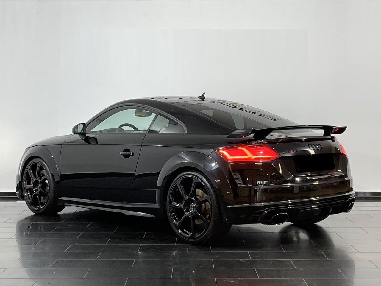 Audi TT RS 2.5 TFSI quattro scarico sportivo telecamera