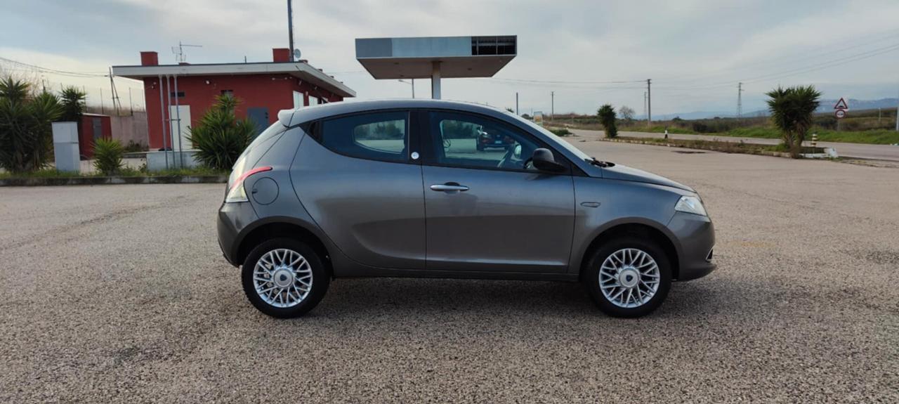 Lancia Ypsilon 0.9 TwinAir 85 CV 5 porte Metano Ecochic Gold