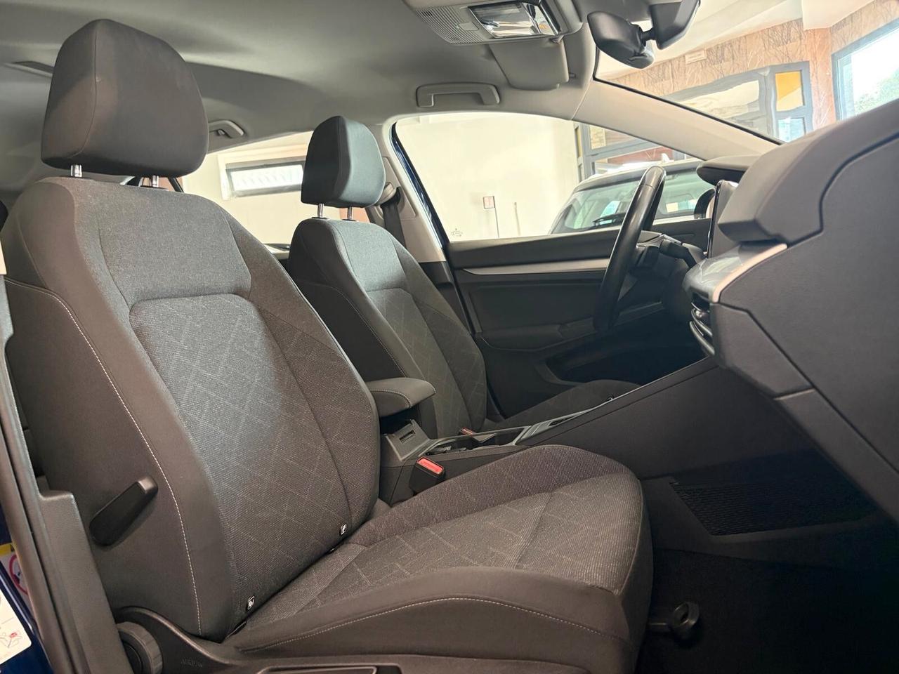 Volkswagen Golf 1.5 eTSI 130 CV EVO ACT DSG R-Line