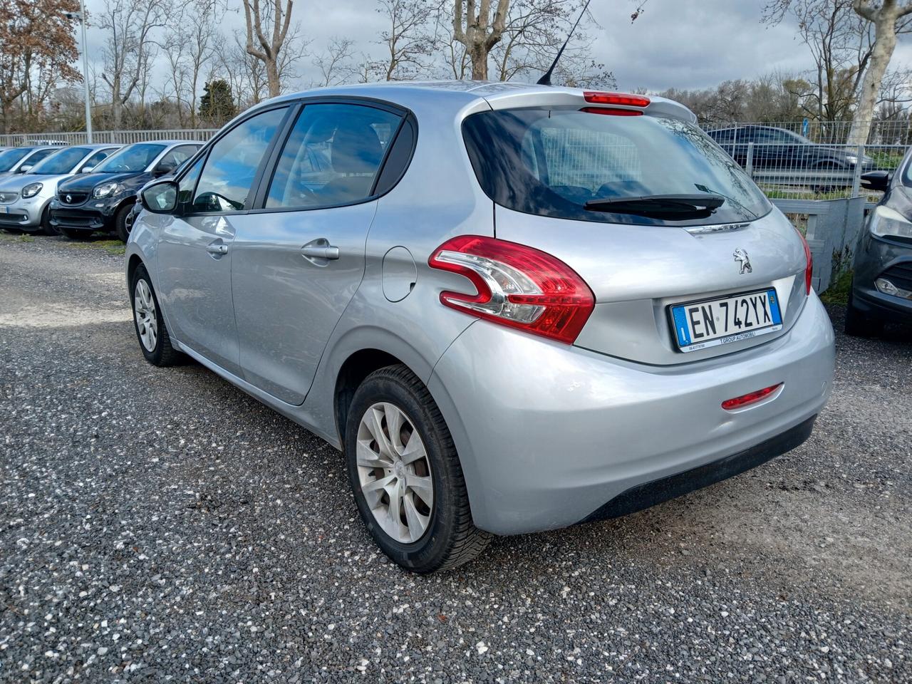 Peugeot 208 1.4 HDi 68 CV 5 porte Allure