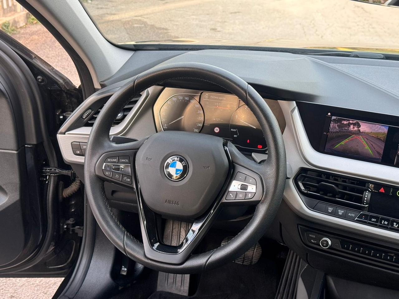 Bmw 116 116d 5p. Business Advantage