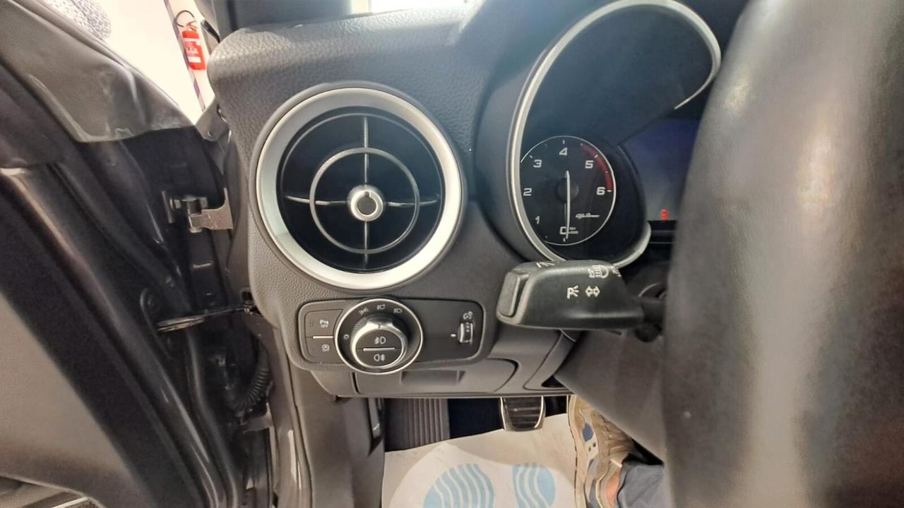 Alfa Romeo Stelvio 2.2 Turbodiesel 160 CV AT8 RWD Business