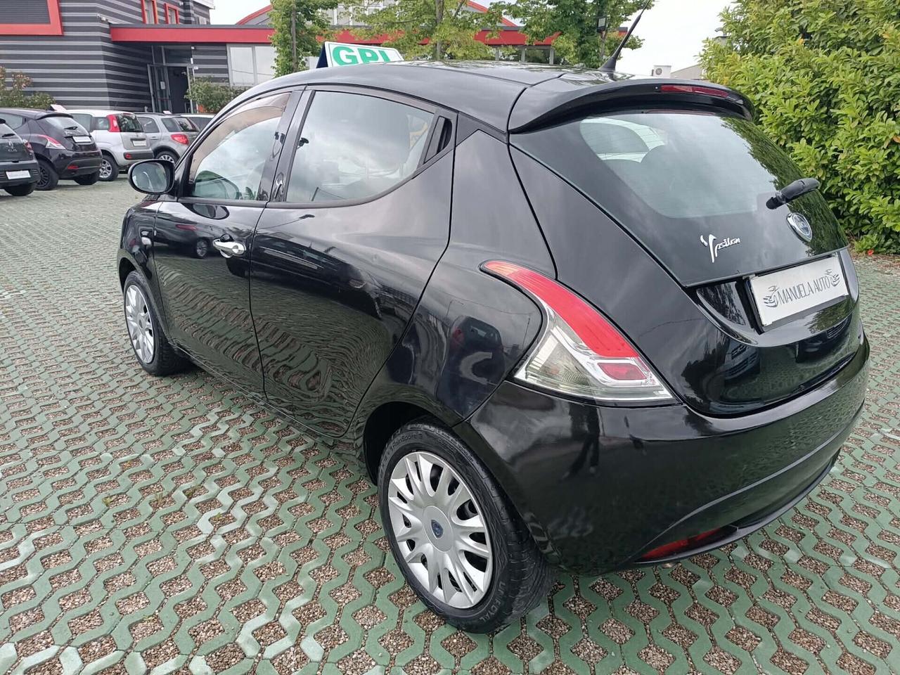 Lancia Ypsilon 1.2 69 CV 5 porte GPL Ecochic Silver