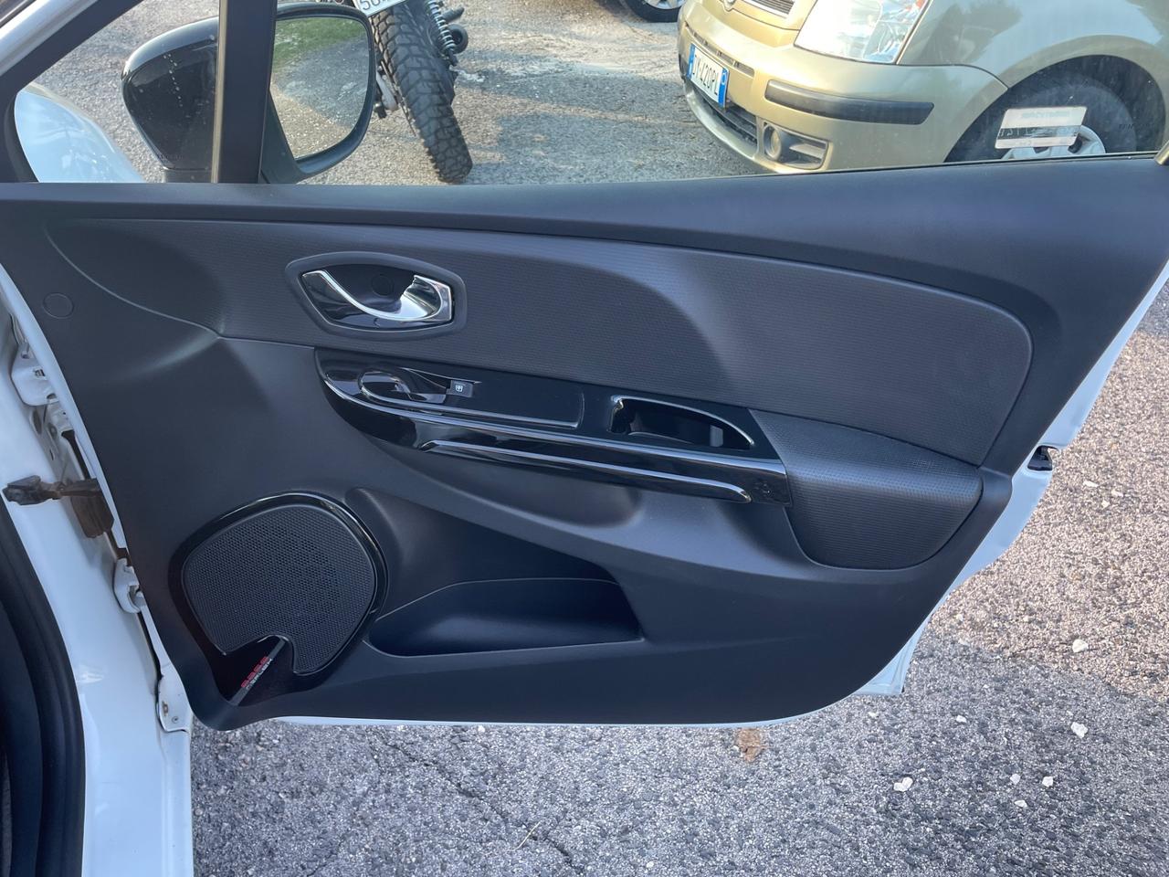 Renault Clio 1.2 16V 5 porte Dynamique