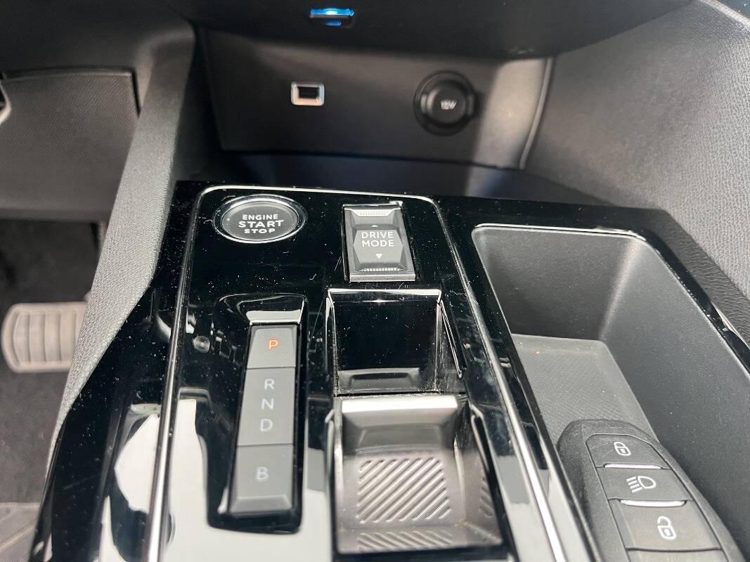Peugeot 3008 II 1.6 hybrid4 phev Allure Pack 300cv e-eat8
