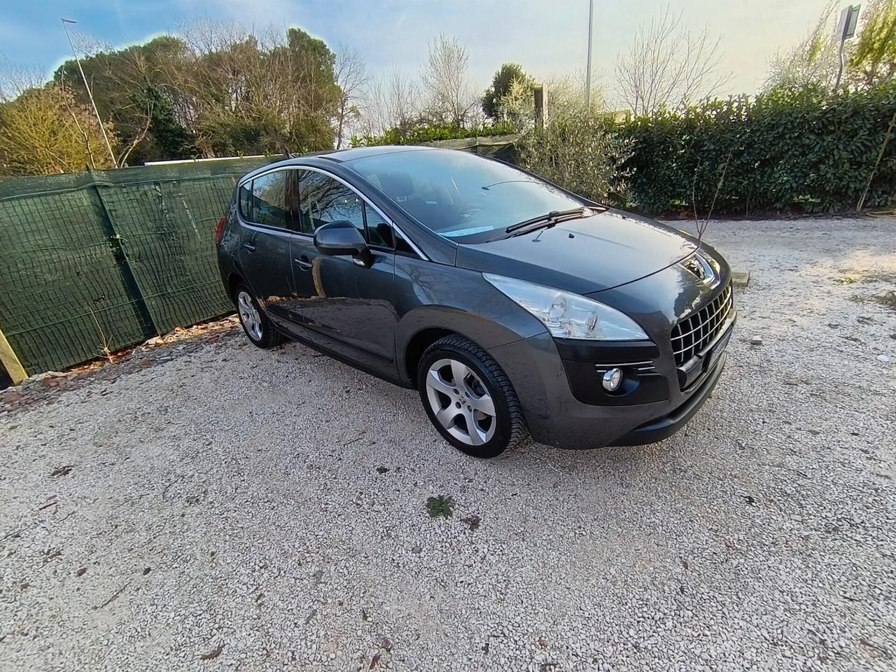 Peugeot 3008 1.6 HDi 110CV cambio robotizzato Premium