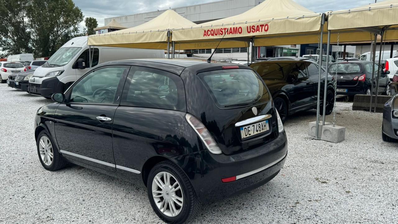 Lancia Ypsilon 1.2 69 CV Argento