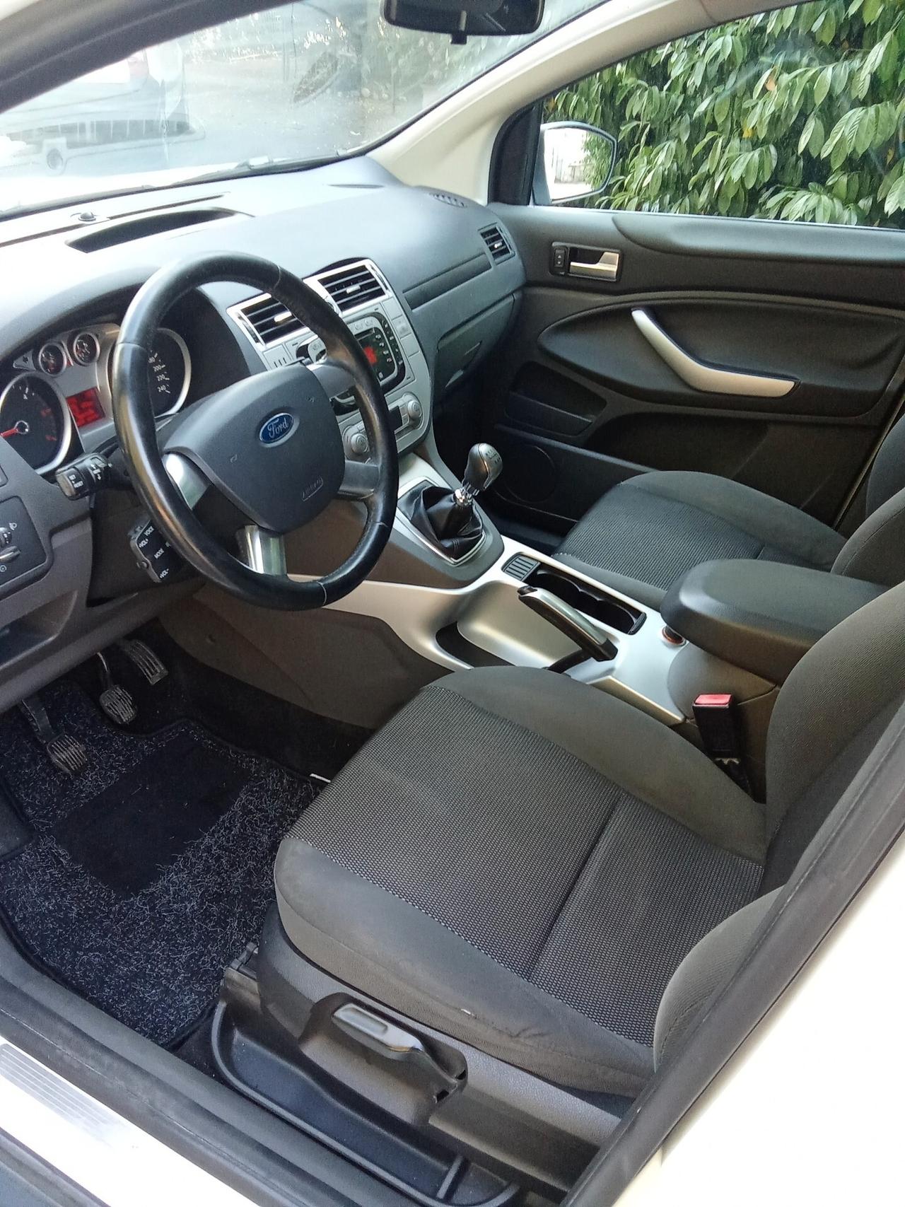 Ford Kuga 2.0 TDCi 140 CV 012
