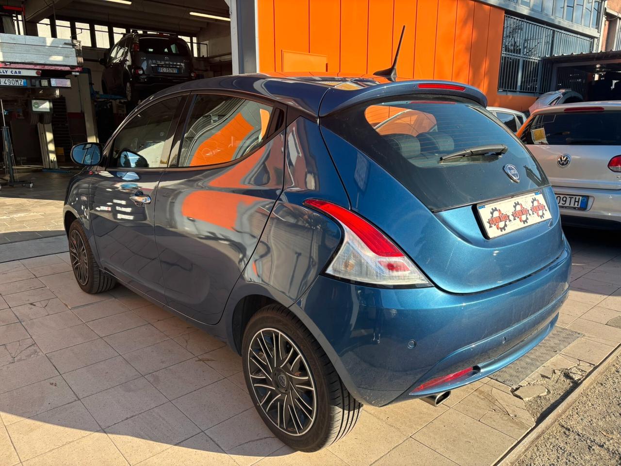 Lancia Ypsilon 1.0 FireFly 5 porte S&S Hybrid Ecochic A. Ferretti