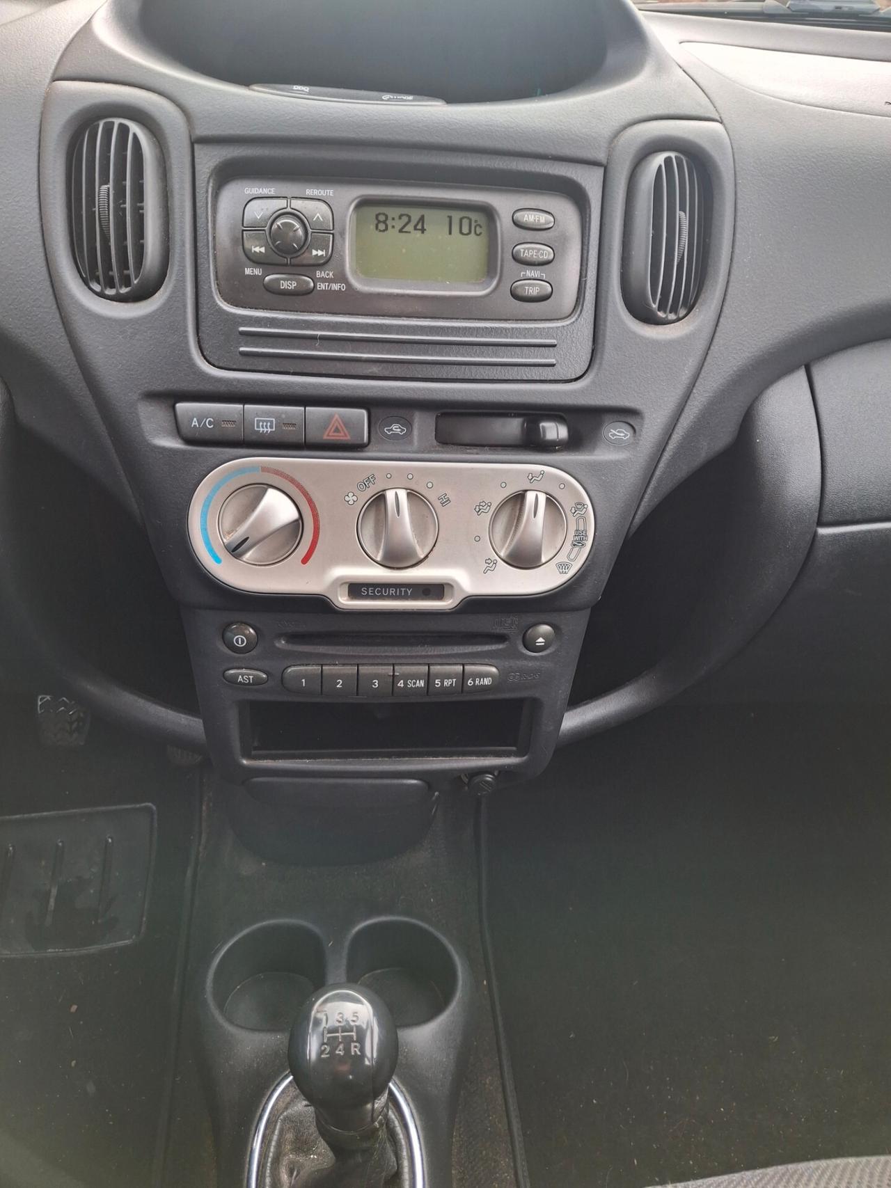 Toyota Yaris Verso 1.3i 16V cat Sol '03