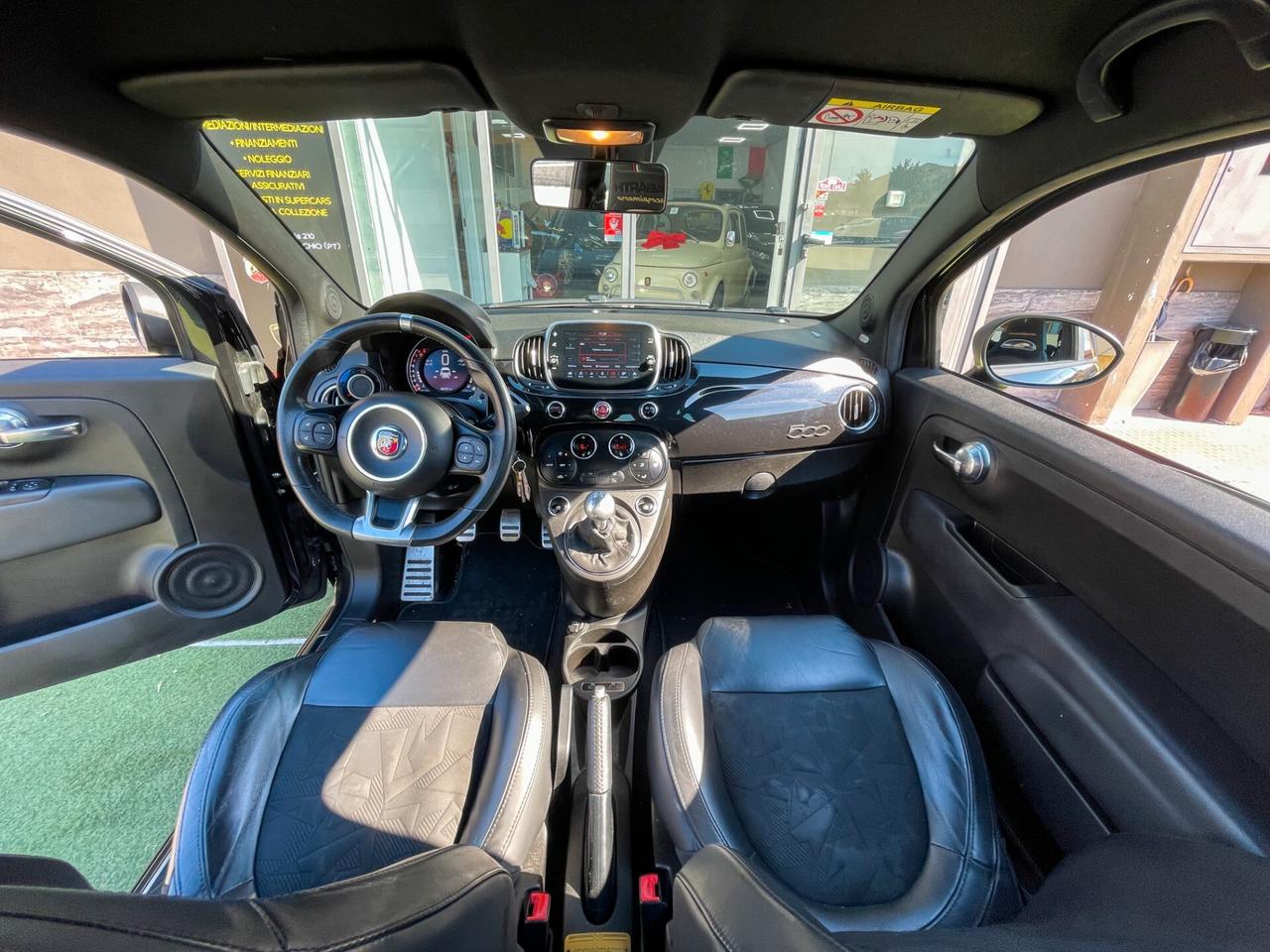 Abarth 595 1.4 Turbo T-Jet 165 CV Scorpioneoro