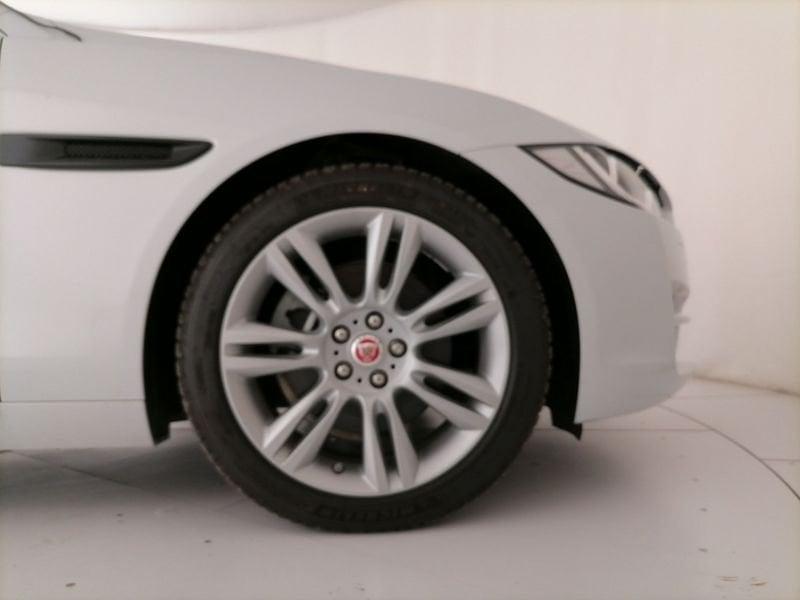 Jaguar XE 2.0d i4 Prestige 180cv auto my19
