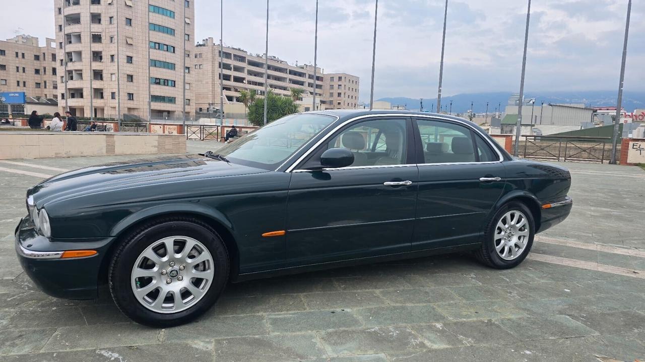 Jaguar XJ6 3.0 V6 cat 235CV A.S.I.