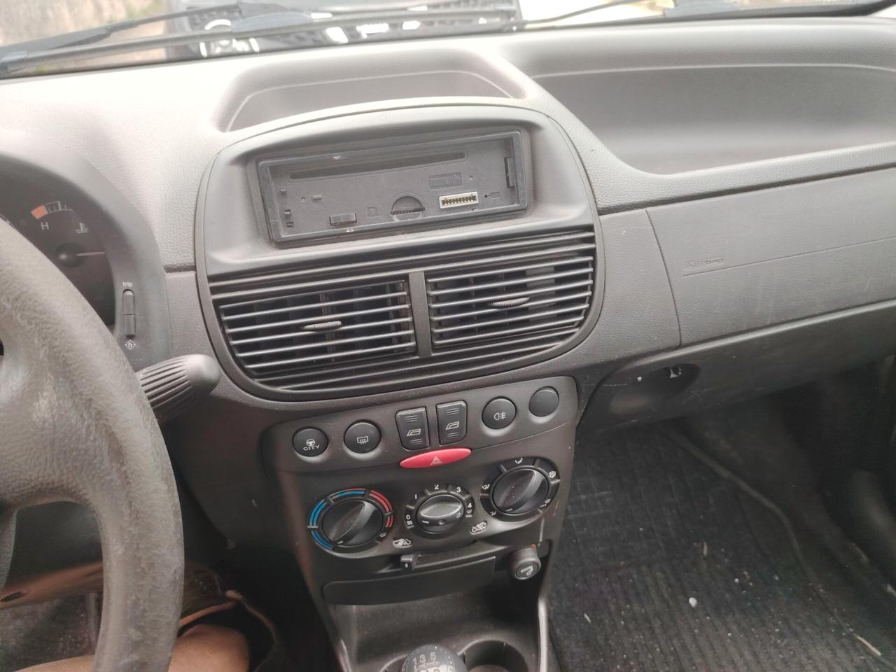 Fiat Punto 1.2 5 porte Active Natural Power