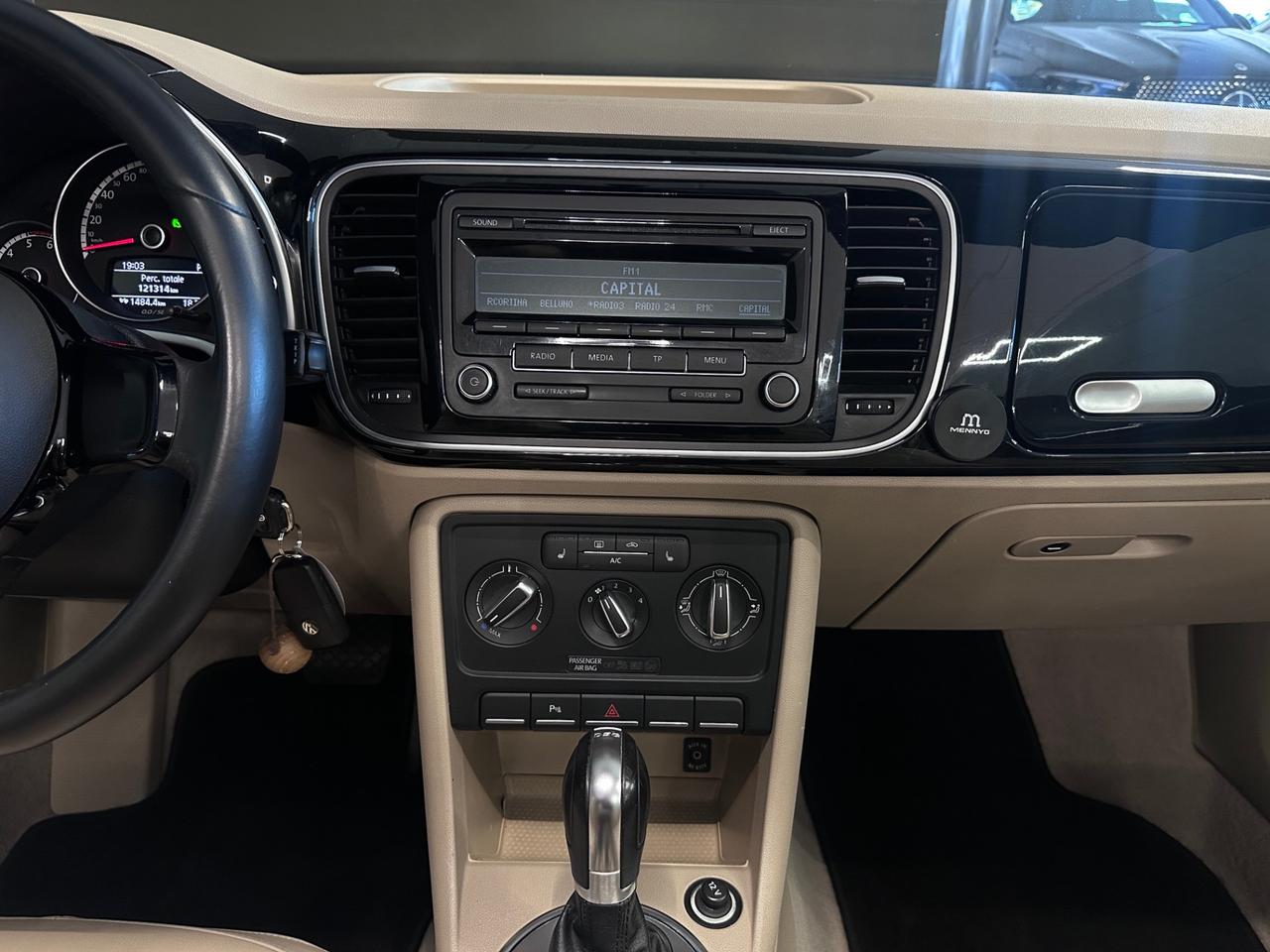Volkswagen Maggiolino Cabrio 1.6 tdi Design 105cv dsg