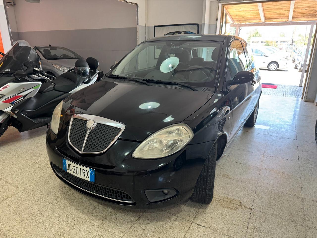 Lancia Ypsilon 1.3 MJT 90 CV Platino OK NEOPATENTATI
