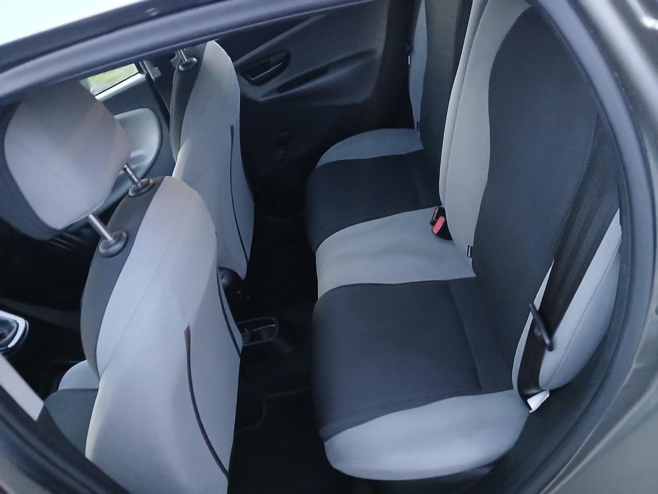 Lancia Ypsilon 0.9 TwinAir 85 CV 5 porte Metano Ecochic Silver