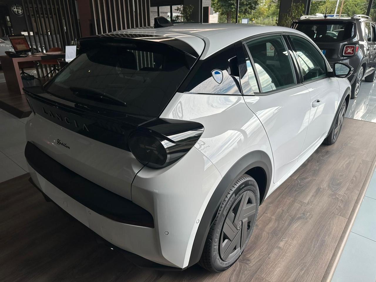 Lancia Ypsilon Hybrid e-DCT