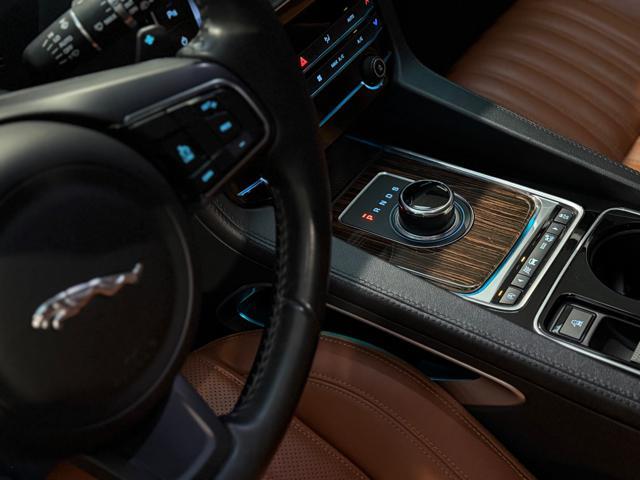 JAGUAR F-Pace 2.0 D 180 CV AWD aut. Portfolio