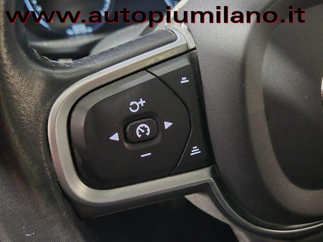 VOLVO XC60 B4 Geartronic Momentum Pro