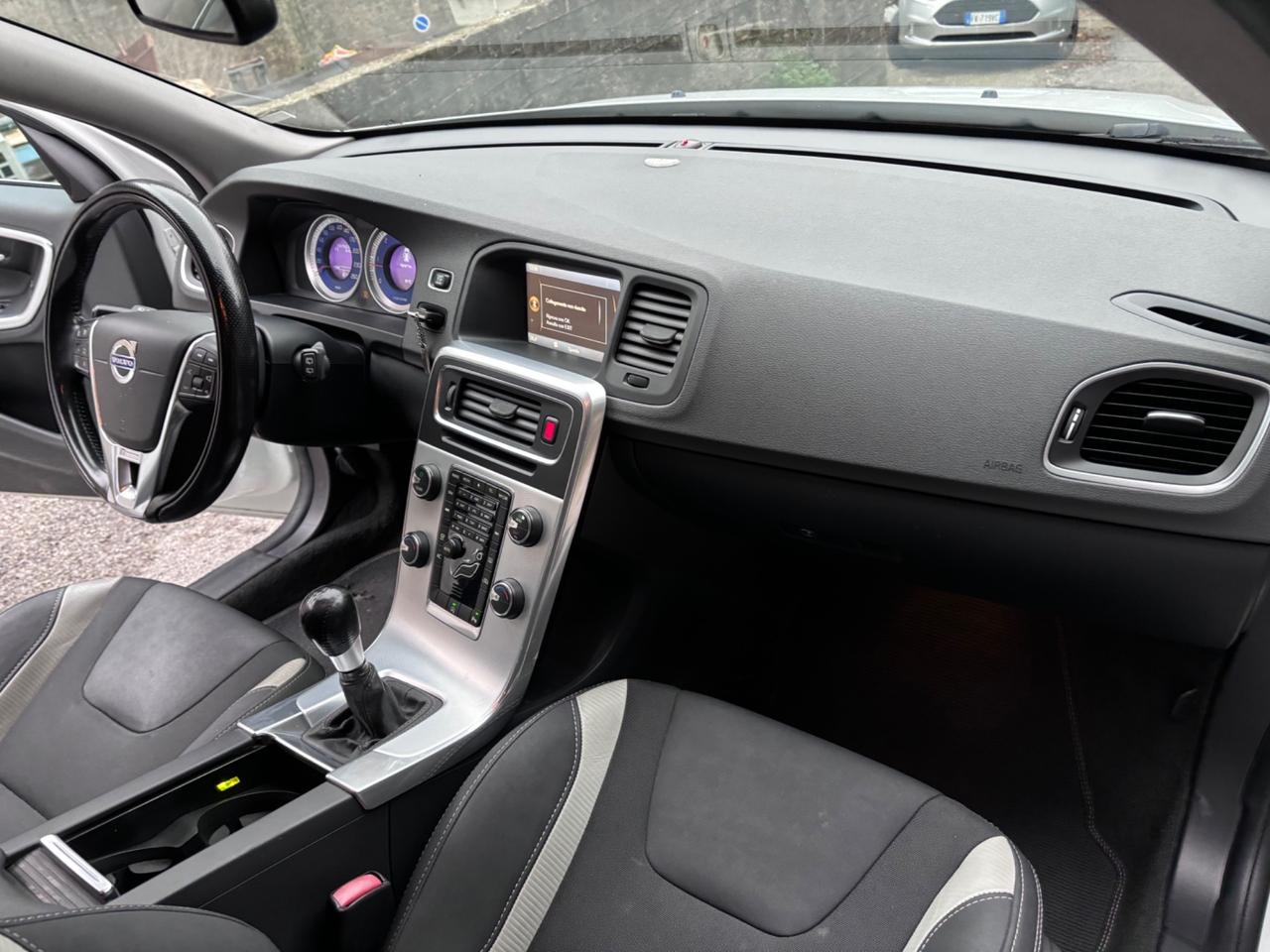 Volvo V60 D3 R-design Kinetic