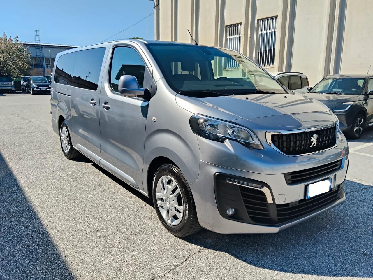 Peugeot Traveller Long Business 120 cv EAT8 9 Posti