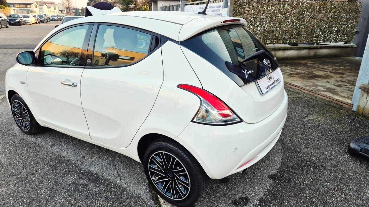 Lancia Ypsilon 1.0 FireFly 5 porte S&S Hybrid Ecochic Gold